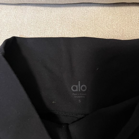 ALO Yoga 7" High Waist Biker Short, Black (Size S) - Picture 4 of 5